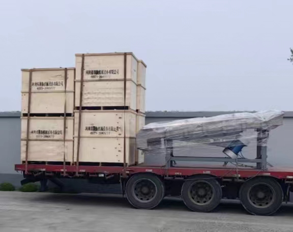 超聲波振動(dòng)篩和直線(xiàn)篩已裝車(chē)，準(zhǔn)備發(fā)貨