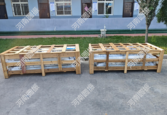 江蘇省無錫市2臺繃網(wǎng)機(jī)發(fā)貨